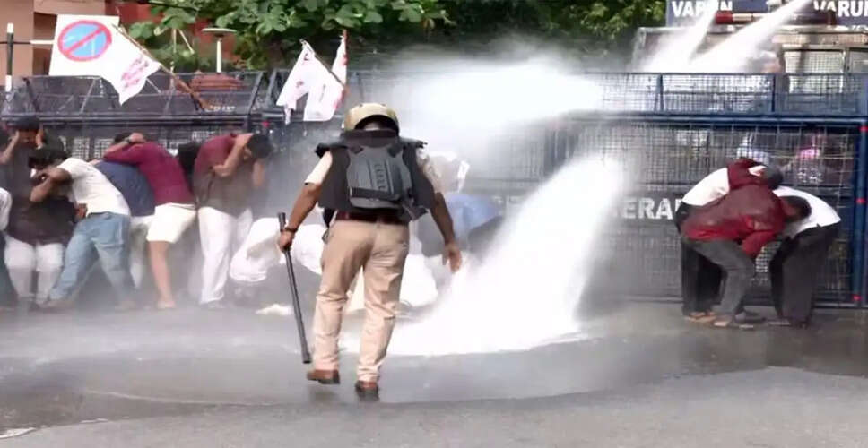 तिरुवनंतपुरम में NEET-UG परीक्षा रद्द करने के खिलाफ छात्रों का प्रदर्शन
