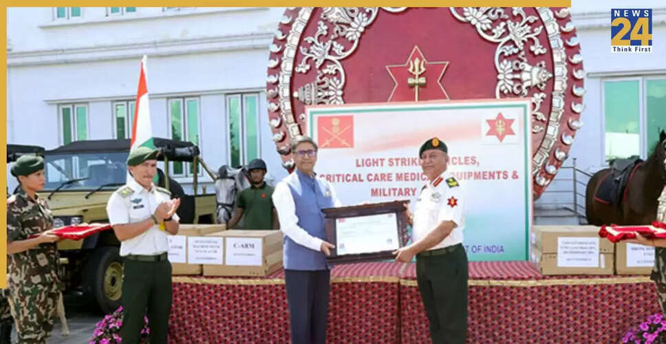 भारत ने नेपाल सेना को चिकित्सा और रक्षा उपकरण सौंपे