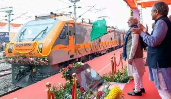 प्रधानमंत्री मोदी ने चार नई वंदे भारत ट्रेनों का उद्घाटन किया