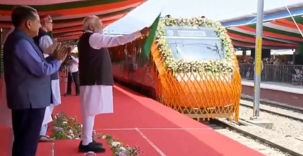 PM Modi Launches Vande Bharat Train Connecting Kashmir to Kanyakumari