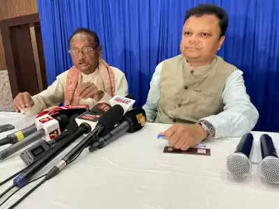 ओडिशा के पूर्व सीएम गिरिधर गमांग व उनके बेटे ने भाजपा से दिया इस्तीफा