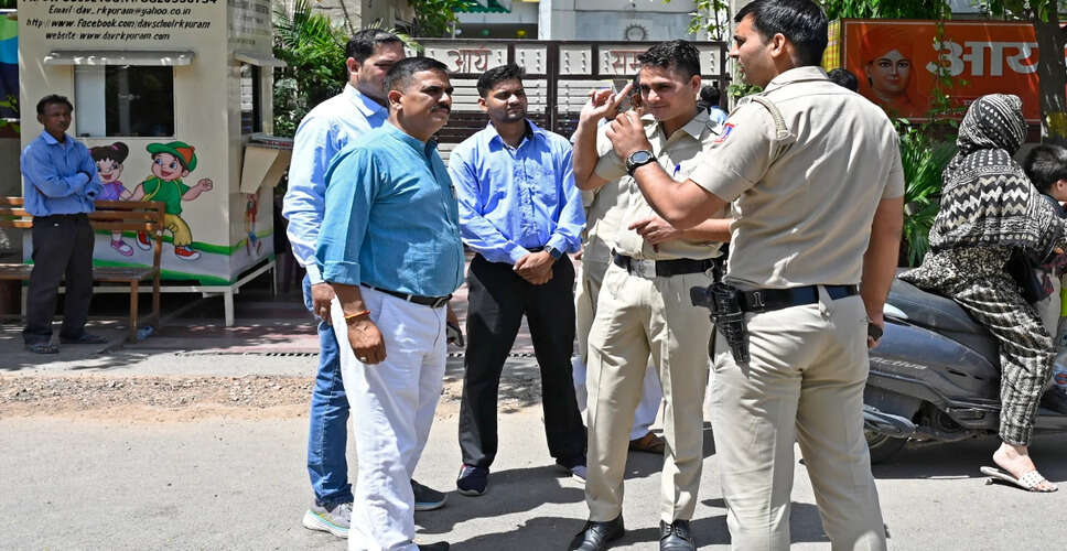 महाराष्ट्र में स्कूल में छात्राओं के साथ असंवेदनशीलता का मामला
