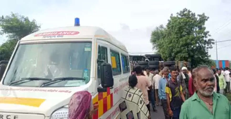 महाराष्ट्र : वाशिम में ट्रक और बस की टक्कर में दो की मौत, 25 गंभीर रूप से घायल