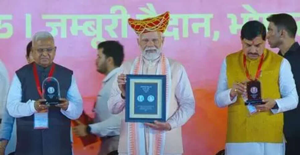 प्रधानमंत्री मोदी ने देवी अहिल्याबाई होलकर की 300वीं जयंती पर विशेष सिक्का जारी किया