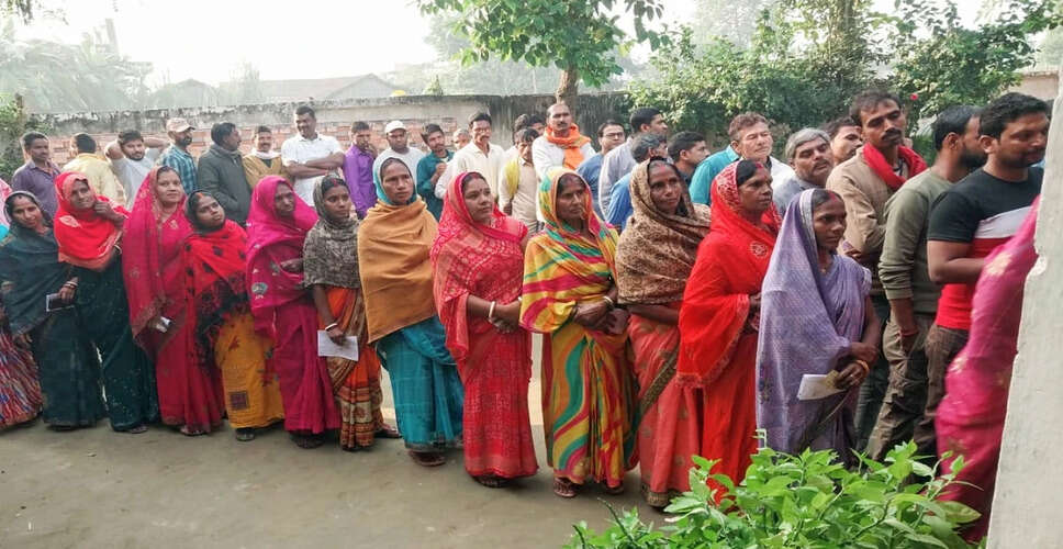 बिहार विधानसभा चुनाव में महिलाओं की मतदान में बढ़ती भागीदारी