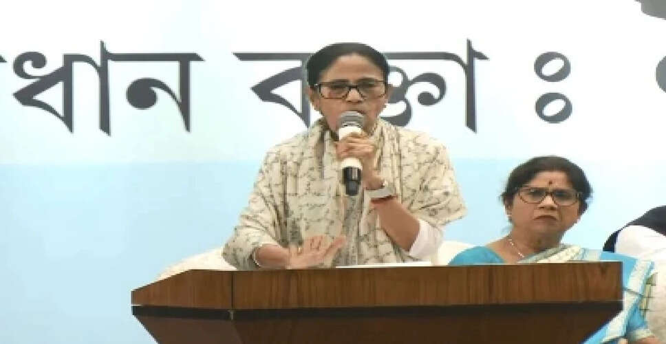 ममता बनर्जी ने दिल्ली पुलिस पर लगाया आरोप, कहा- बंगाल के लोगों को परेशान किया जा रहा है