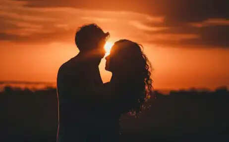 वैलेंटाइन डे 2026: प्यार का विज्ञान और जादू