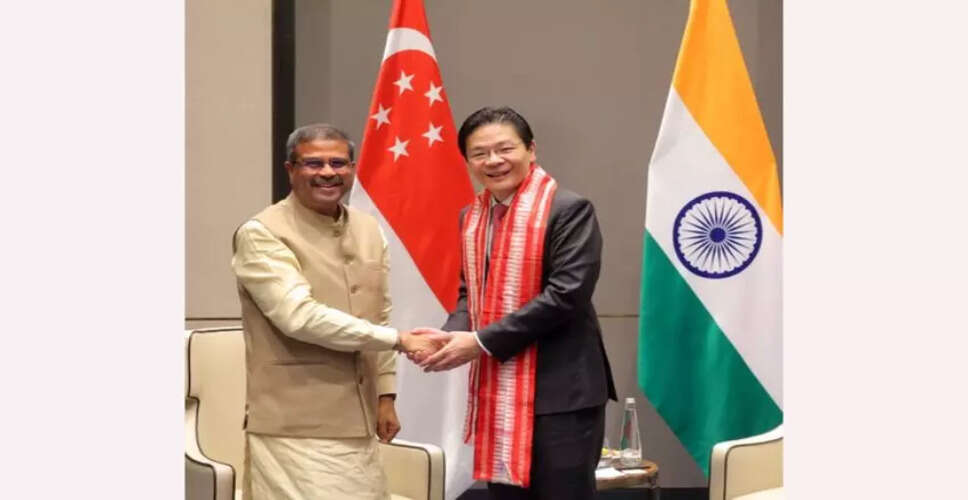 भारत और सिंगापुर के बीच शिक्षा और व्यापार सहयोग को बढ़ावा देने की चर्चा