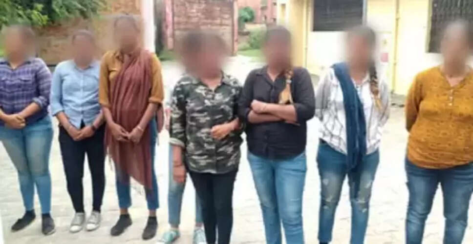 बरेली में जींस-टीशर्ट पहने लड़कियों की भीख मांगने की अजीब घटना