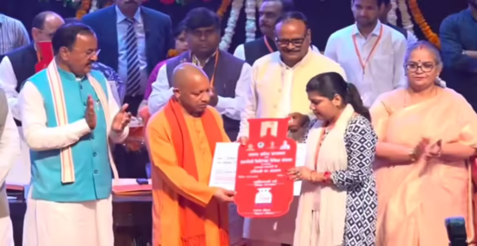 योगी आदित्यनाथ की घोषणा: उज्ज्वला योजना के लाभार्थियों को मिलेगा मुफ्त गैस सिलेंडर रिफिल