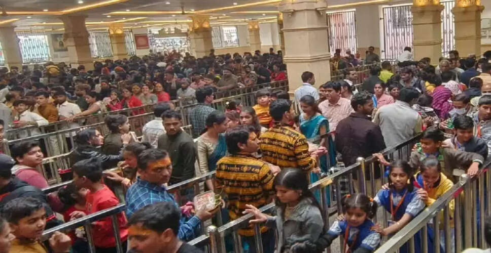 उज्जैन में महाकाल मंदिर में भक्तों की भारी भीड़, विशेष इंतजाम किए गए