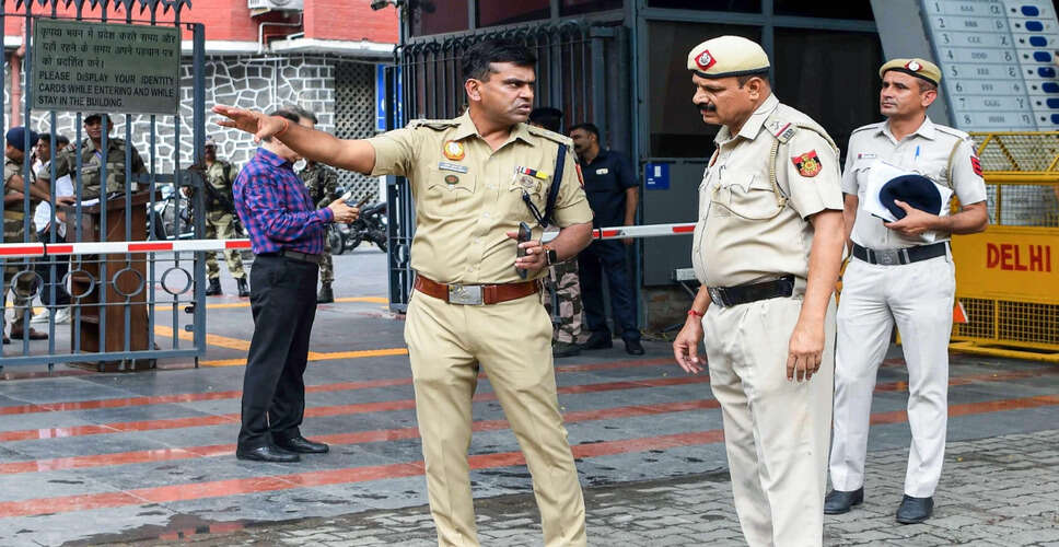 पुणे में कूरियर डिलीवरी के बहाने युवती से दुष्कर्म की घटना