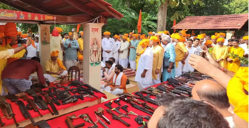 राजा भैया का शस्त्र पूजन: पत्नी के आरोपों के बीच वायरल तस्वीरें