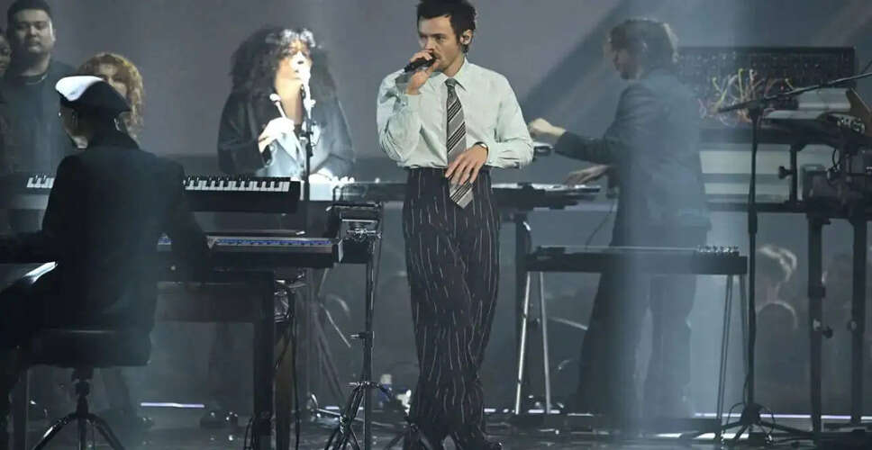 हैरी स्टाइल्स के प्रशंसकों के लिए खुशखबरी: टिकटमास्टर ने स्कैल्पर्स के टिकट रद्द किए