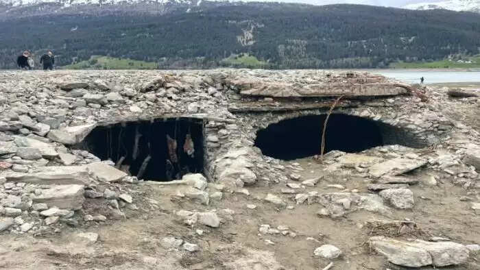 इटली का खोया हुआ गांव: क्यूरोन की अद्भुत कहानी