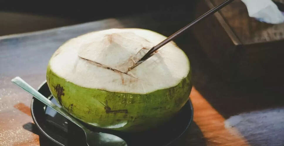 नारियल पानी: किसे करना चाहिए परहेज?