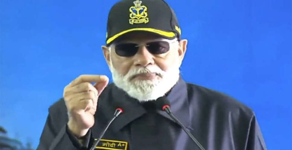 प्रधानमंत्री मोदी ने INS विक्रांत पर मनाई दिवाली, सैनिकों की सराहना की
