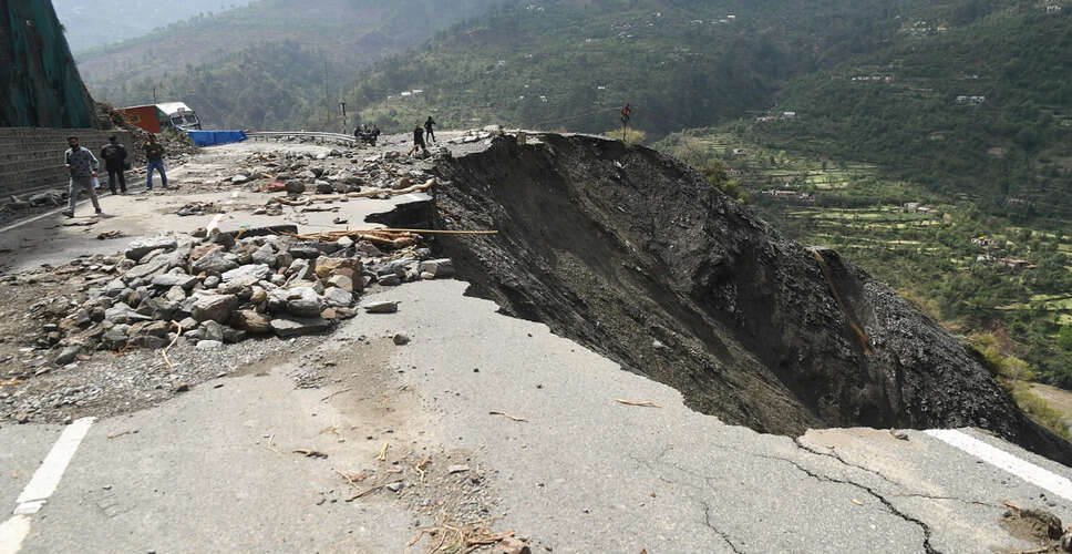 असम में भूस्खलन से ट्रेन सेवाएं प्रभावित, कई रद्द
