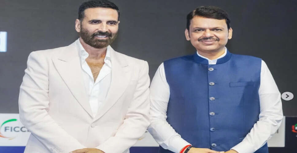 अक्षय कुमार और मुख्यमंत्री फडणवीस की मजेदार बातचीत में संतरे का सवाल