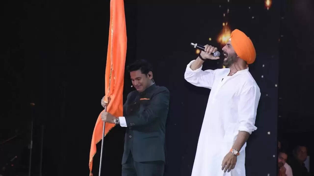 अक्षय कुमार की प्रस्तुति में 'मेरा देश पहले' का शानदार मंचन