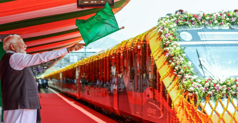 प्रधानमंत्री मोदी ने चार नई वंदे भारत ट्रेनों का उद्घाटन किया