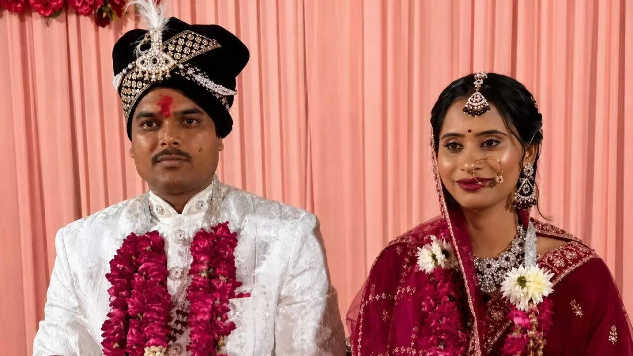 सतना जेल में प्रेम कहानी: कैदी और महिला अफसर ने की शादी