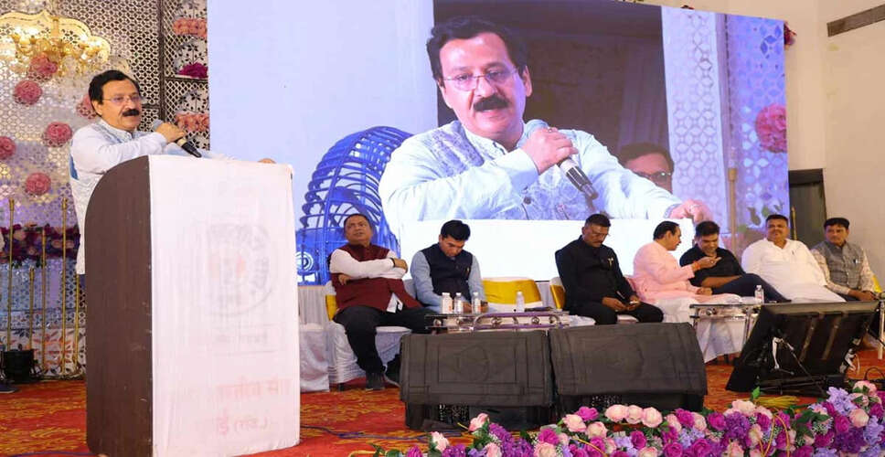 डिजिटल मीडिया का वैश्विक प्रभाव: हिंदी पत्रकारिता का गौरव
