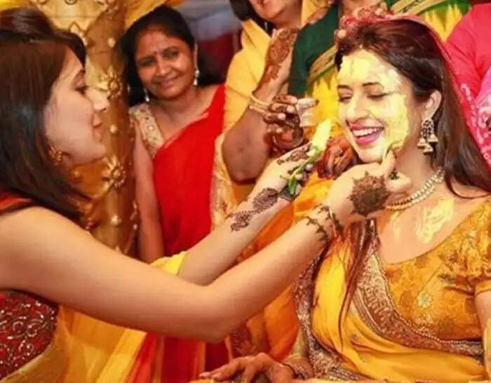 हल्दी की रस्म: शादी में इसका महत्व और वैज्ञानिक कारण