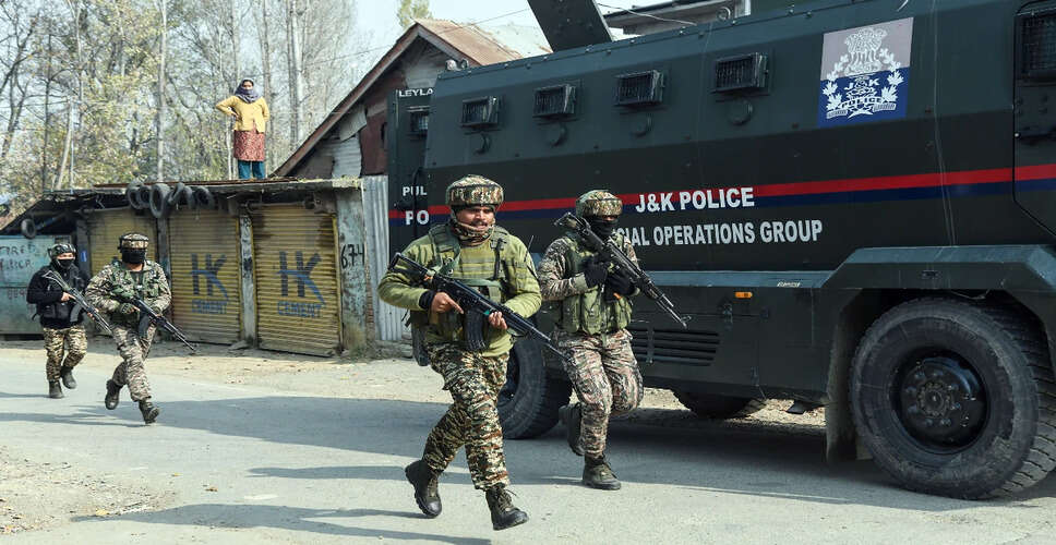 जम्मू कश्मीर में चिकित्सक से जुड़े आतंकवादी साजिश पर छापे