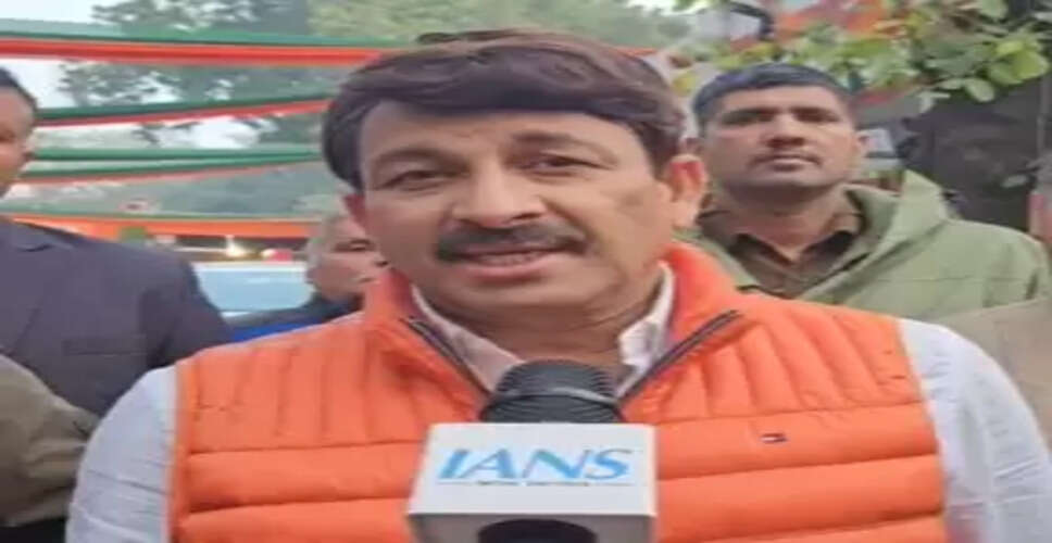 दिल्ली की समस्याओं से ध्यान भटकाने की कोशिश कर रही हैं आतिशी : मनोज तिवारी