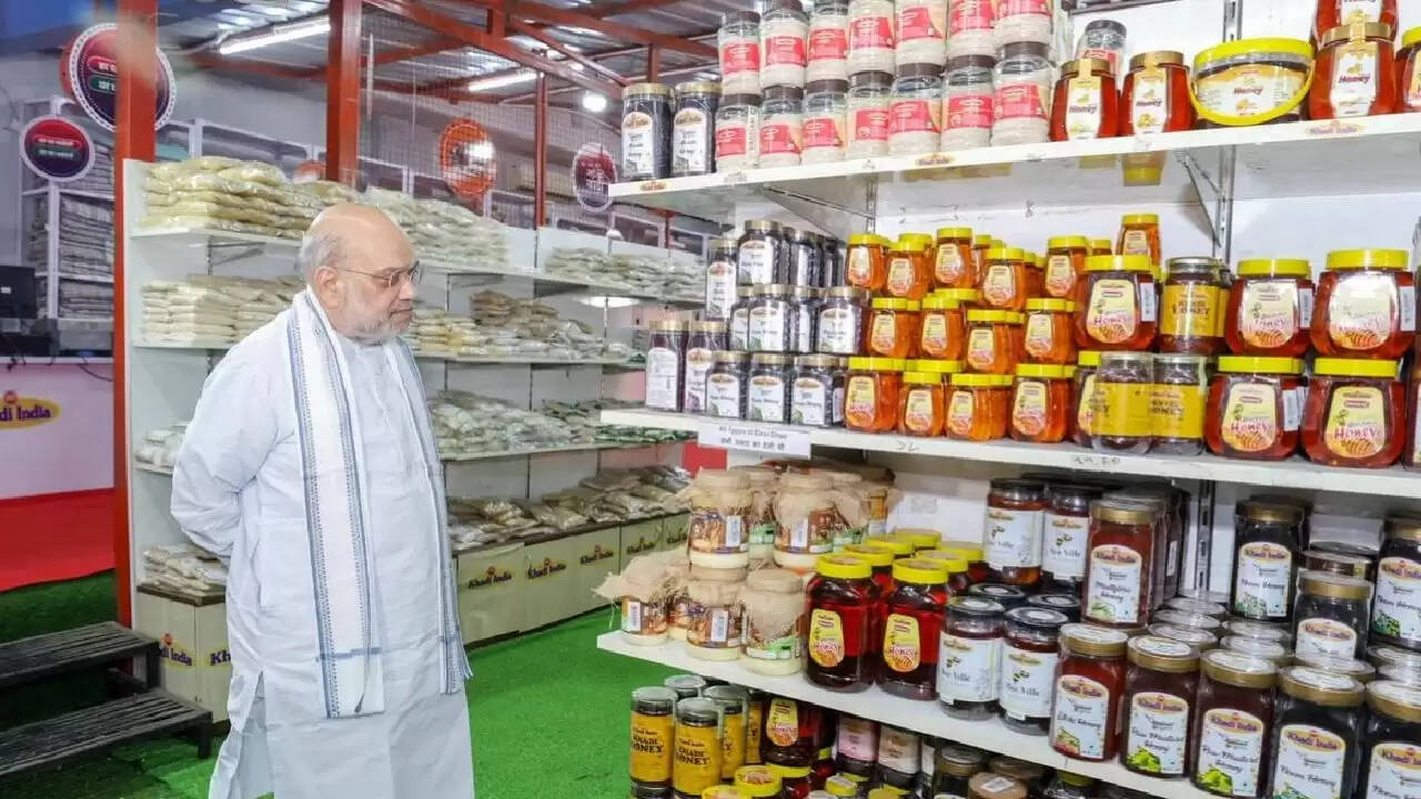 अमित शाह ने गांधी जयंती पर खादी को दी नई ऊर्जा, विशेष छूट की घोषणा