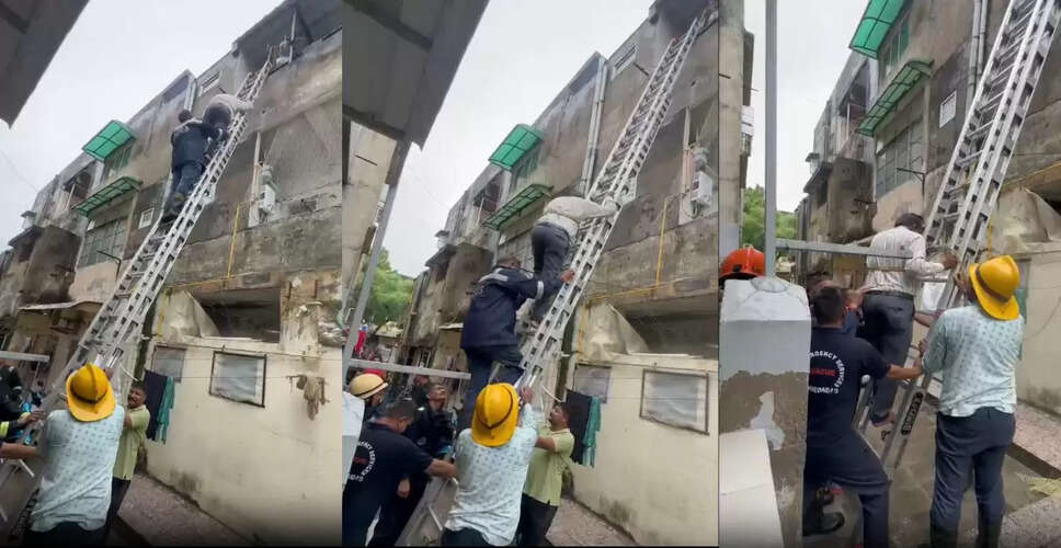 अहमदाबाद में पानी की टंकी का ढहना, 10 से अधिक लोग फंसे