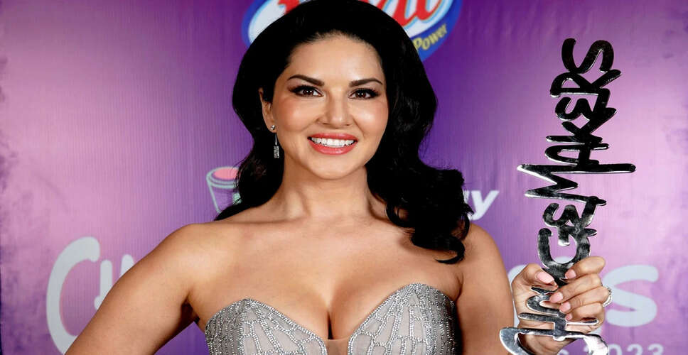 मथुरा में सनी लियोनी का कार्यक्रम संतों के विरोध के कारण रद्द