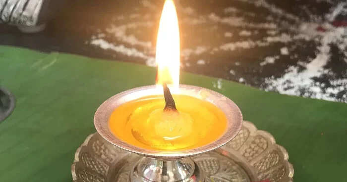 दीपक जलाने के सही तरीके: घी बनाम तेल