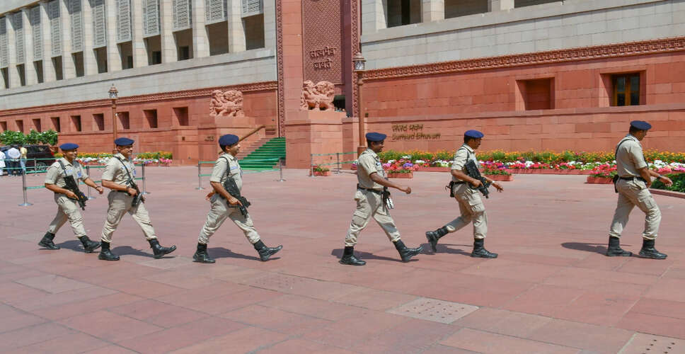 दिल्ली में चुनावी धोखाधड़ी के खिलाफ विपक्ष का मार्च, पुलिस ने दी अनुमति न मिलने की जानकारी