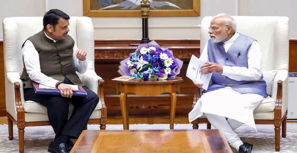 मुख्यमंत्री फडणवीस ने पीएम मोदी से की महत्वपूर्ण मुलाकात, बाढ़ और विकास योजनाओं पर चर्चा