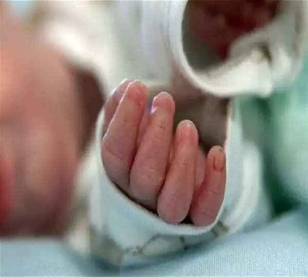 नागपुर में महिला ने अकेले की डिलीवरी, अस्पताल की लापरवाही पर उठे सवाल