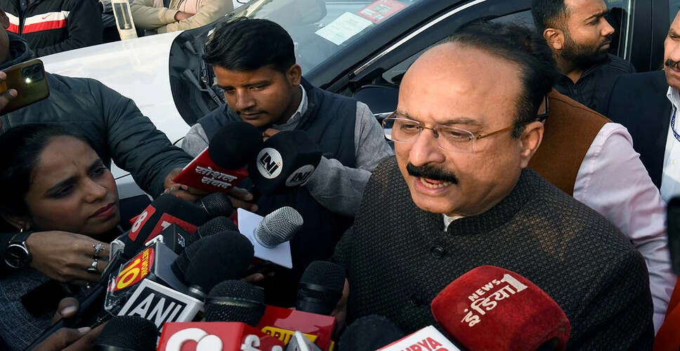 दिल्ली में अतिक्रमण हटाने की कार्रवाई पर राजनीतिक विवाद