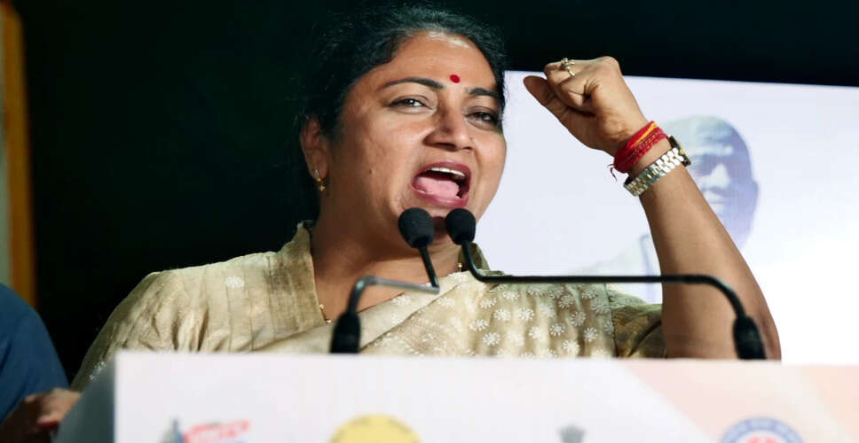 दिल्ली सरकार ने महिलाओं और ट्रांसजेंडरों के लिए 'पिंक सहेली स्मार्ट कार्ड' लॉन्च किया