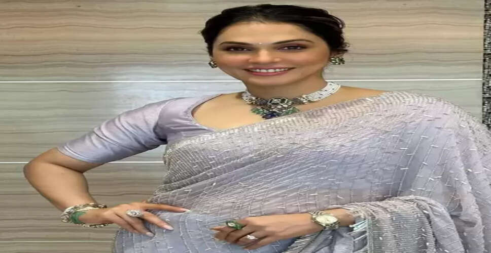 सोशल मीडिया डे पर ईशा कोप्पिकर का फैंस को मैसेज, ‘आप जैसे हैं, परफेक्ट हैं’