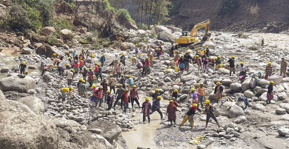 जम्मू-कश्मीर में बारिश से भूस्खलन, 11 लोगों की मौत