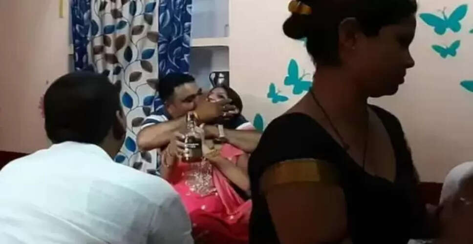 प्रयागराज में सपा नेता का विवादास्पद वीडियो वायरल, पुलिस ने शुरू की जांच