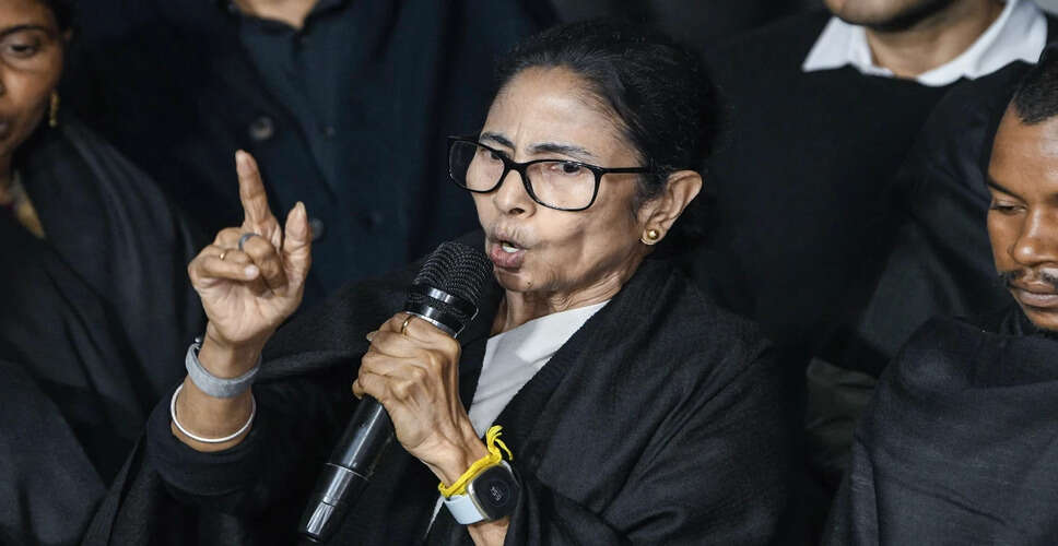 ममता बनर्जी ने पुजारियों और मुअज़्ज़िनों के मानदेय में 500 रुपये की वृद्धि की घोषणा की