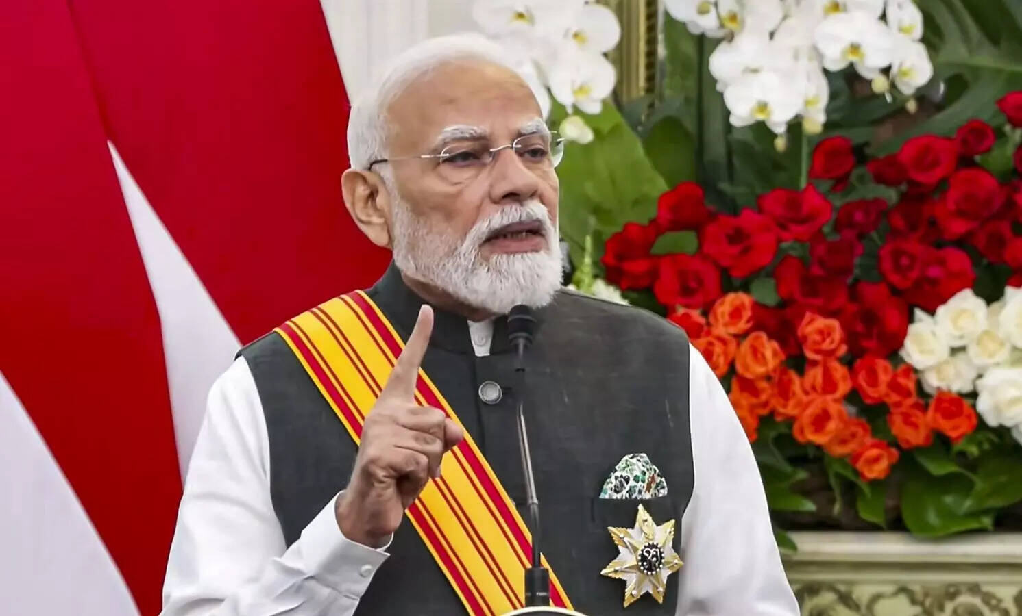 मोदी को मिला इंडोनेशिया का सर्वोच्च नागरिक सम्मान
