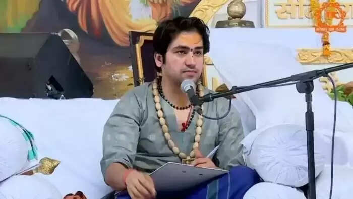 धीरेंद्र कृष्ण शास्त्री: बागेश्वर धाम के बाबा की संपत्ति और कमाई पर चर्चा
