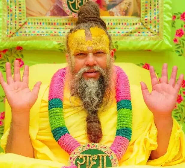 पति-पत्नी के रिश्ते में त्याग की आवश्यकता: प्रेमानंद महाराज की सलाह