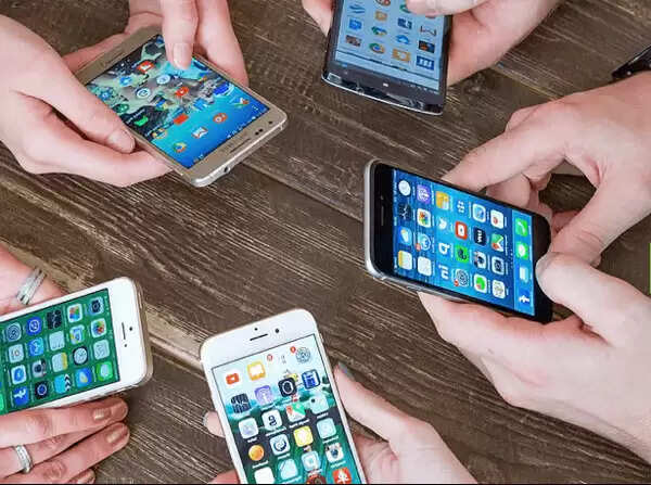 सोशल मीडिया का सकारात्मक प्रभाव: शोध में खुलासा