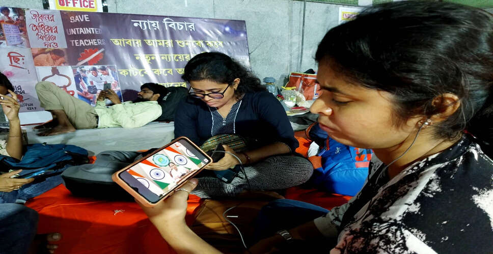 पश्चिम बंगाल में शिक्षक की मौत से प्रदर्शनकारियों में आक्रोश, भर्ती घोटाले का मामला गरमाया
