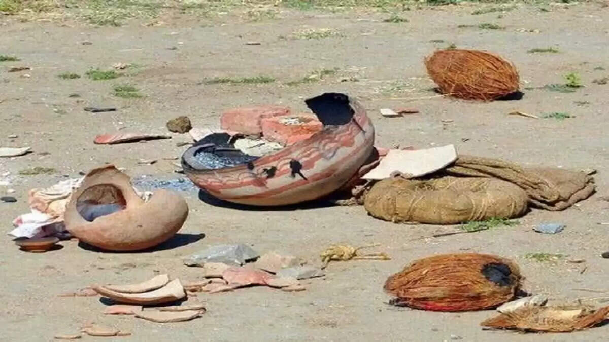 सड़क पर पड़े इन चीजों से बचें: ज्योतिष के अनुसार महत्वपूर्ण बातें