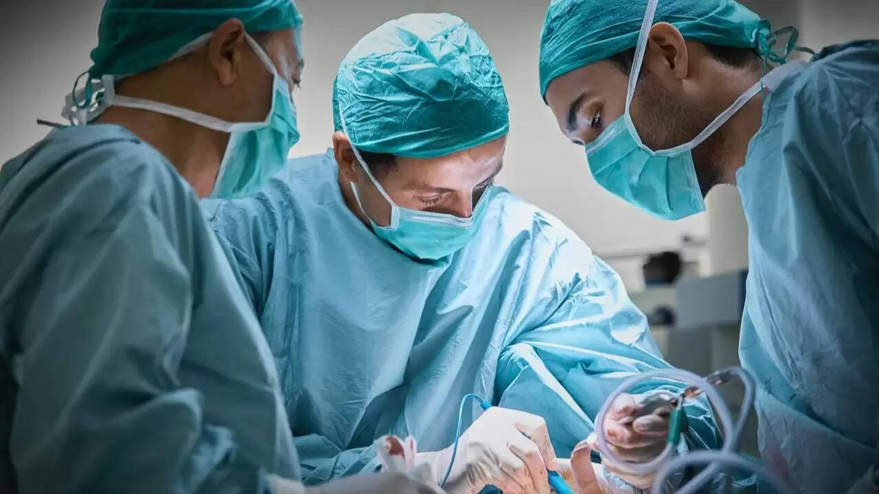 सर्वोदय अस्पताल में लैरिंजियल री-इनर्वेशन से खोई आवाज़ वापस पाई